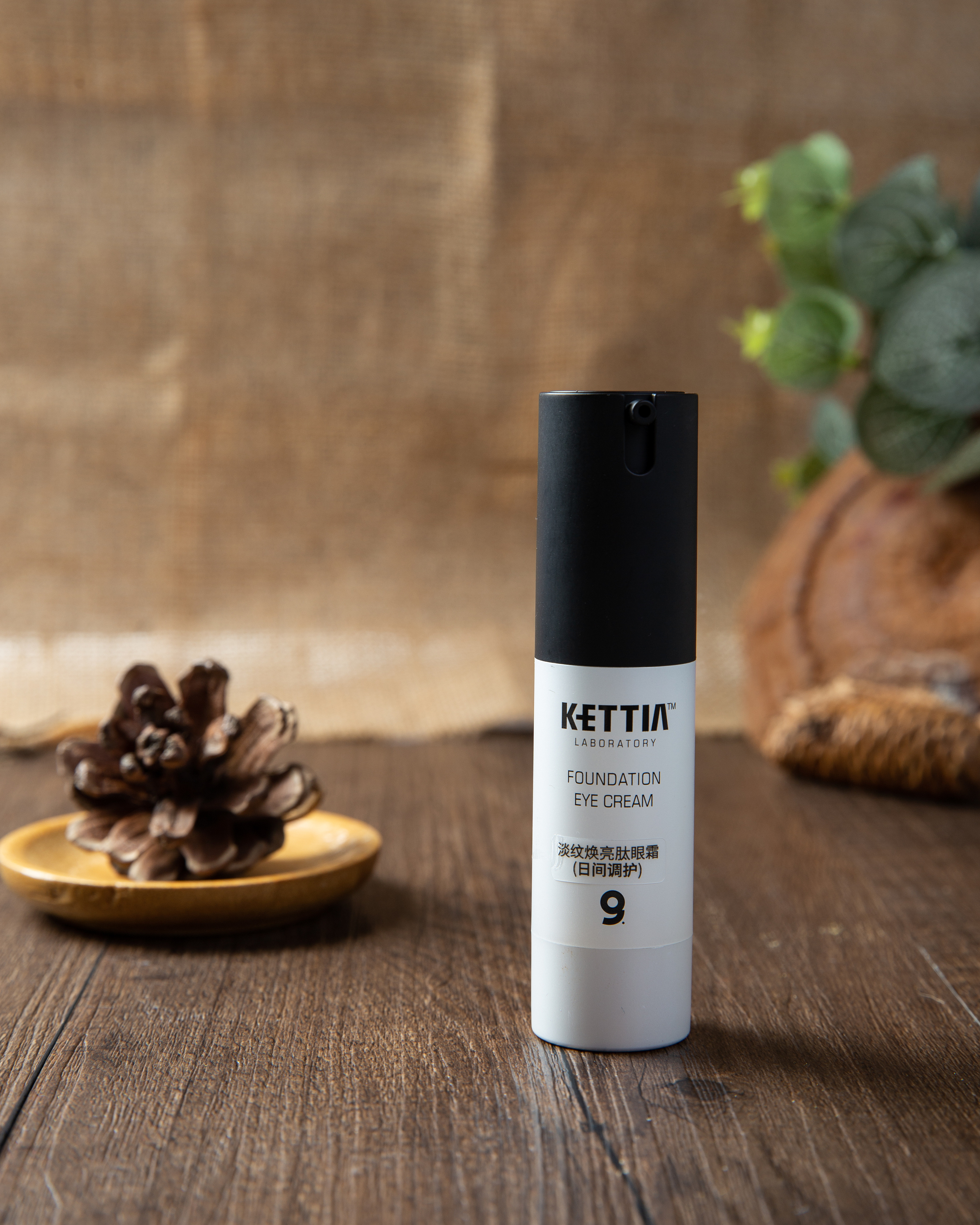 化妝品套裝 簡(jiǎn)陋場(chǎng)景快速拍攝(原圖無(wú)修)